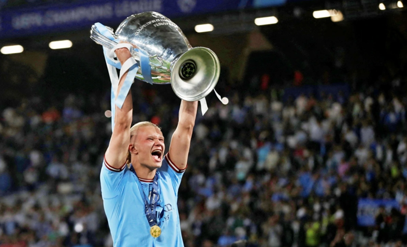 Haaland cùng danh hiệu vô địch Champions League trong màu áo Manchester City.