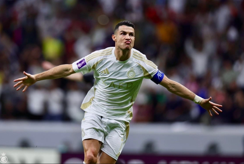 Cristiano Ronaldo ăn mừng bàn thắng quan trọng tại UEFA Champions League