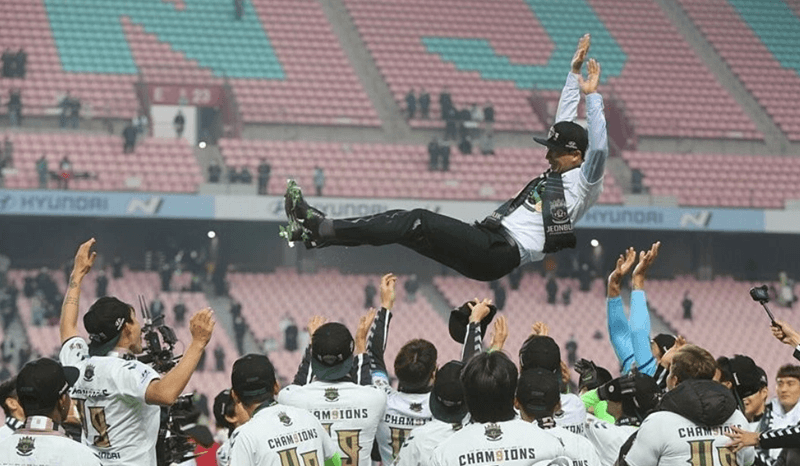 Bản lý lịch vàng với chức vô địch K-League là minh chứng cho tài cầm quân của chiến lược gia sinh năm 1976.