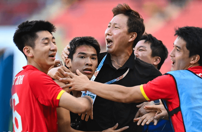 Tầm nhìn xa của ông Kim trong việc trao cơ hội cho thế hệ trẻ, tạo sự kế thừa vững chắc cho đội tuyển.