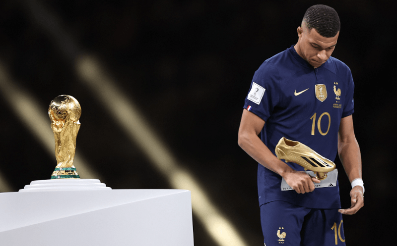 Màn trình diễn lịch sử của Mbappé tại World Cup 2022 với danh hiệu Chiếc giày vàng.