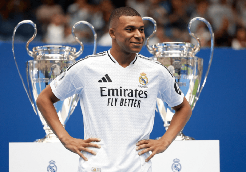 Bước ngoặt sự nghiệp của Mbappé khi gia nhập đội bóng hoàng gia Real Madrid năm 2024.