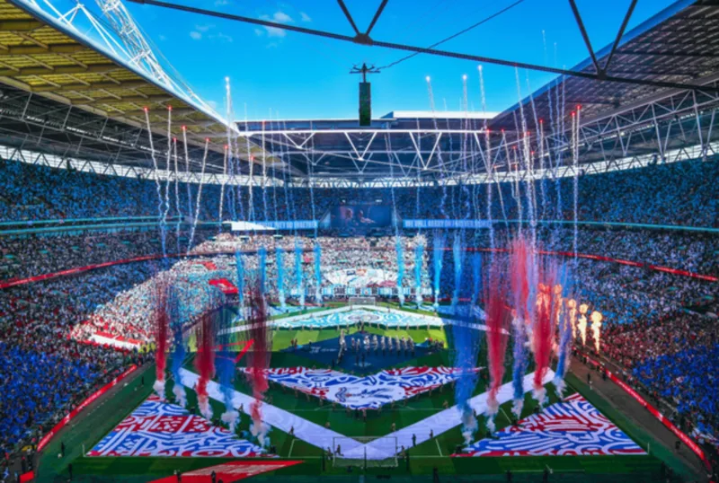 Wembley thường xuyên tổ chức chung kết FA Cup và nhiều trận đấu lớn của bóng đá Anh