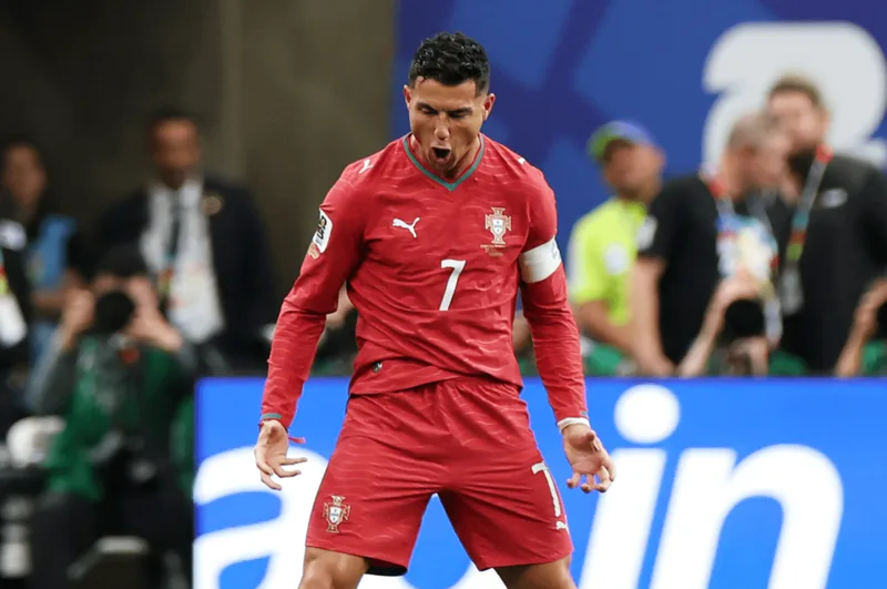 Cristiano Ronaldo hiện có 975 bàn thắng chính thức trong sự nghiệp và đang tiến gần cột mốc lịch sử 1.000 bàn.